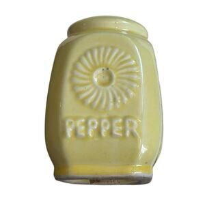 VTG Shawnee Fern Pepper Shaker Kitchen Cabin Cottage Grannycore Yellow READ